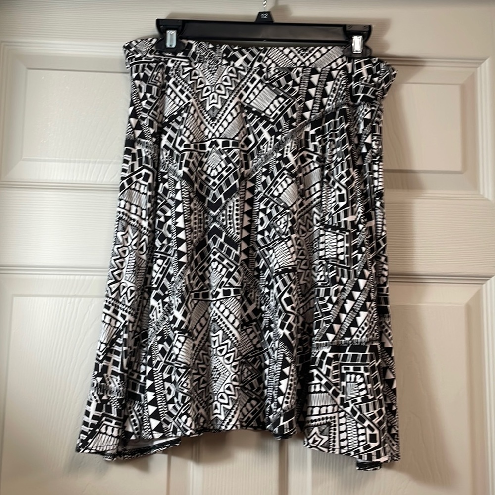 CYNTHIA ROWLEY patterned fit and flare short skirt, fits sized M